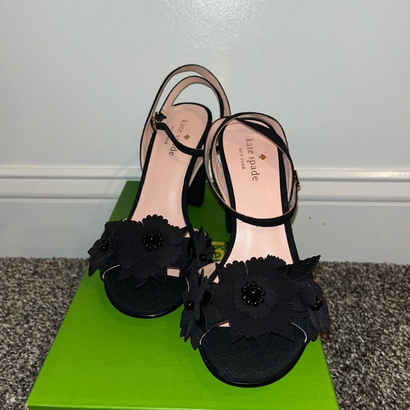 NEW Kate Spade Flower Heels - Picture 4 of 6
